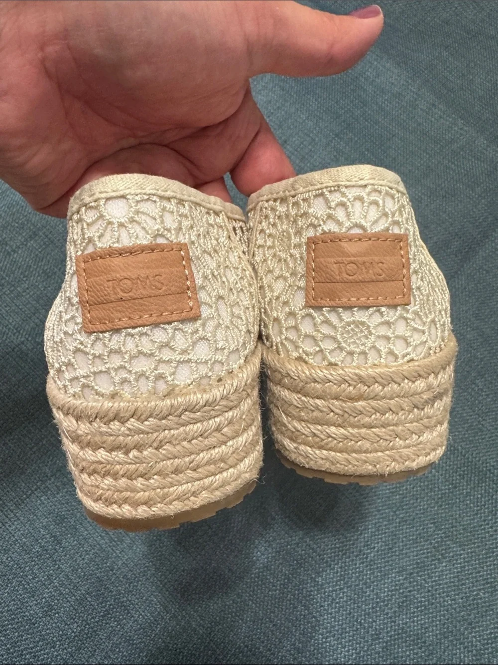 Toms Valencia Platform Slip-On Platforms Women Size 8.5 Beige Moroccan Crochet